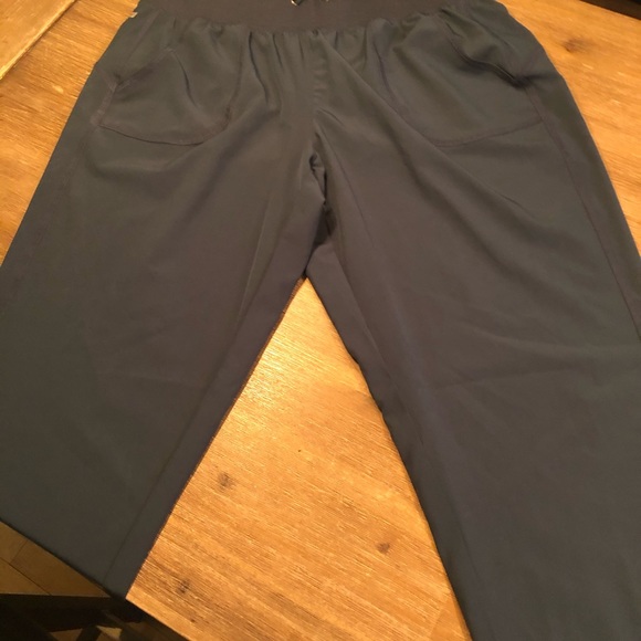 Athletic yoga pants - Picture 2 of 2